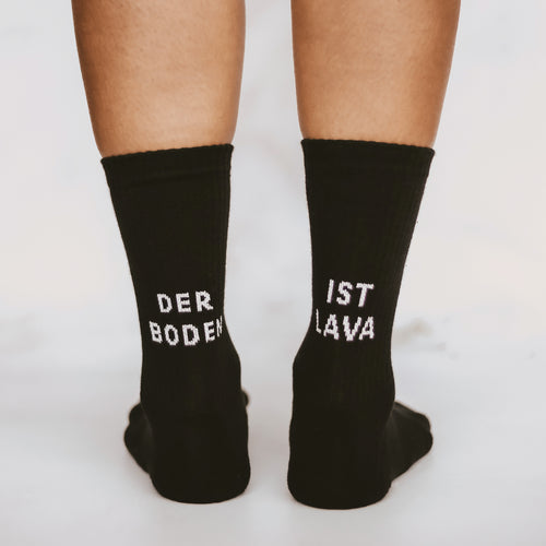 Socken Der Boden ist Lava schwarz